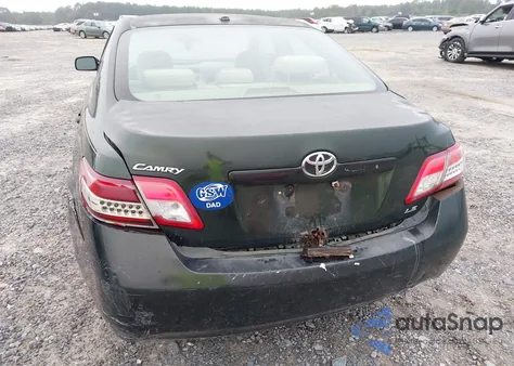 2010 Toyota Camry Le z USA, uszkodzony, nr VIN 4T1BF3EK2AU542631